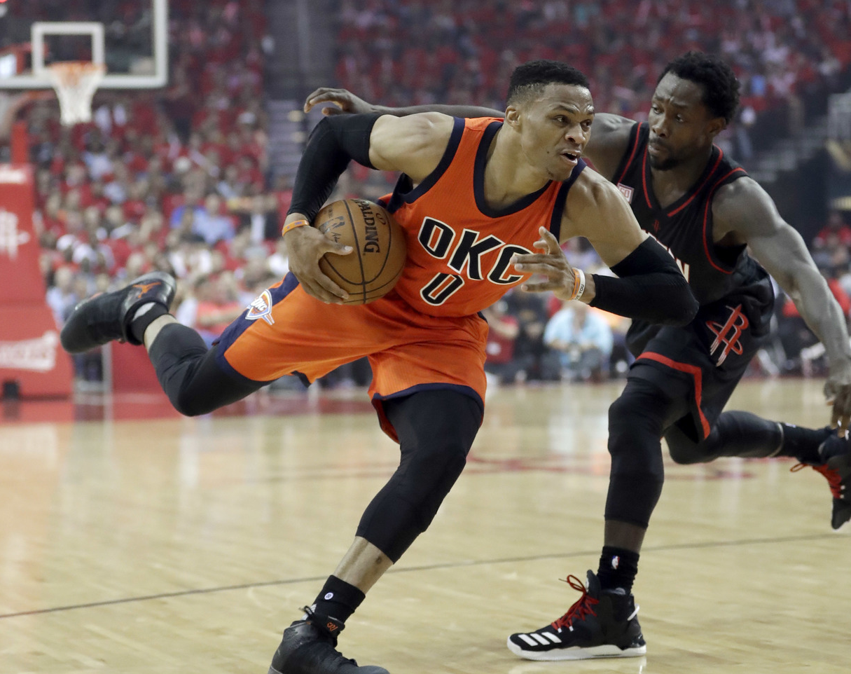 赛前体能课后；俄克拉荷马雷霆战术微调备战社区盾；悬念犹存；轮换策略成焦点(俄克拉荷马州地理位置)