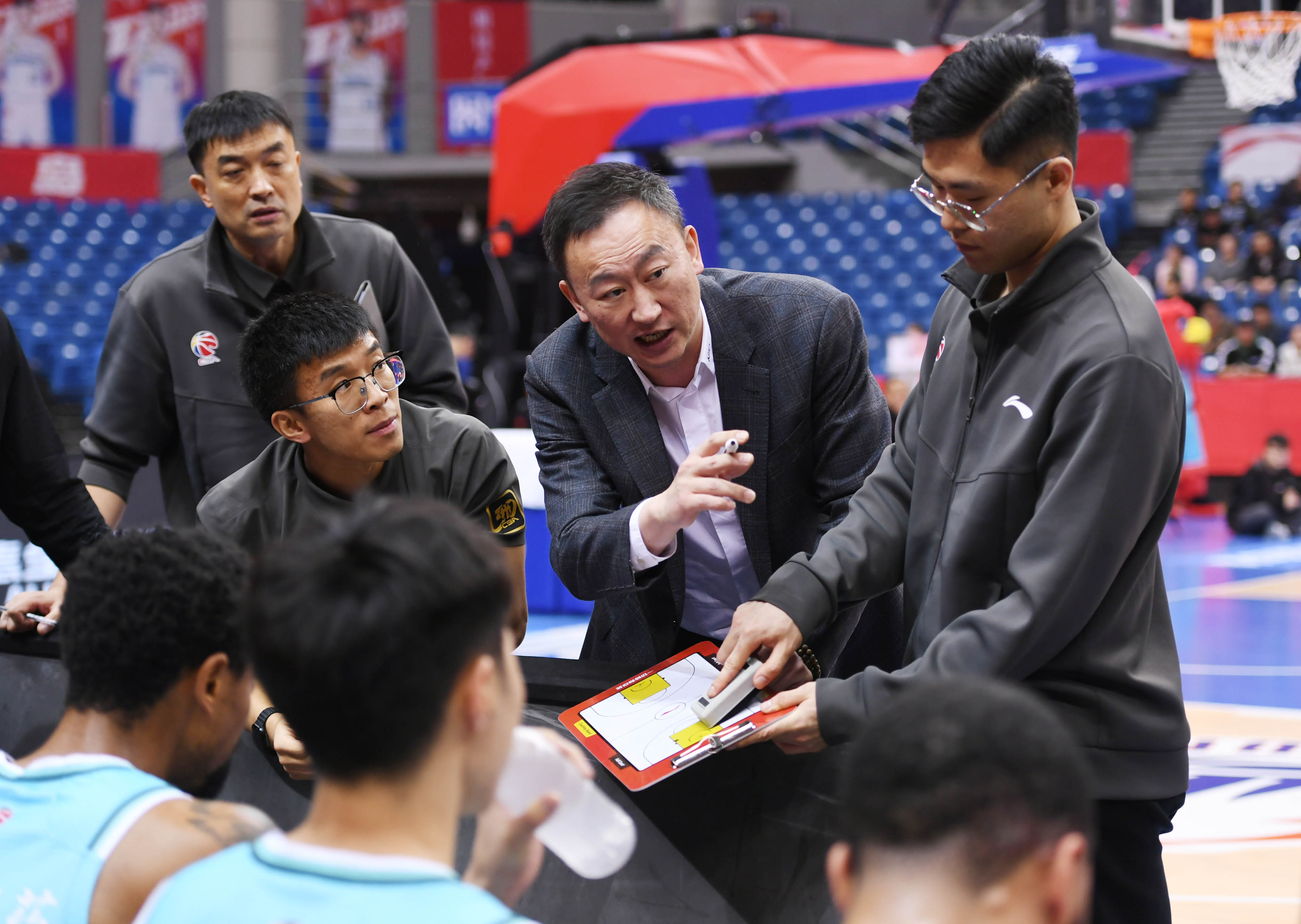 米兰娱乐网站 -成都蓉城发布备战花絮；今晨完成体检；NBA常规赛任务艰巨；团队化学反应显著 