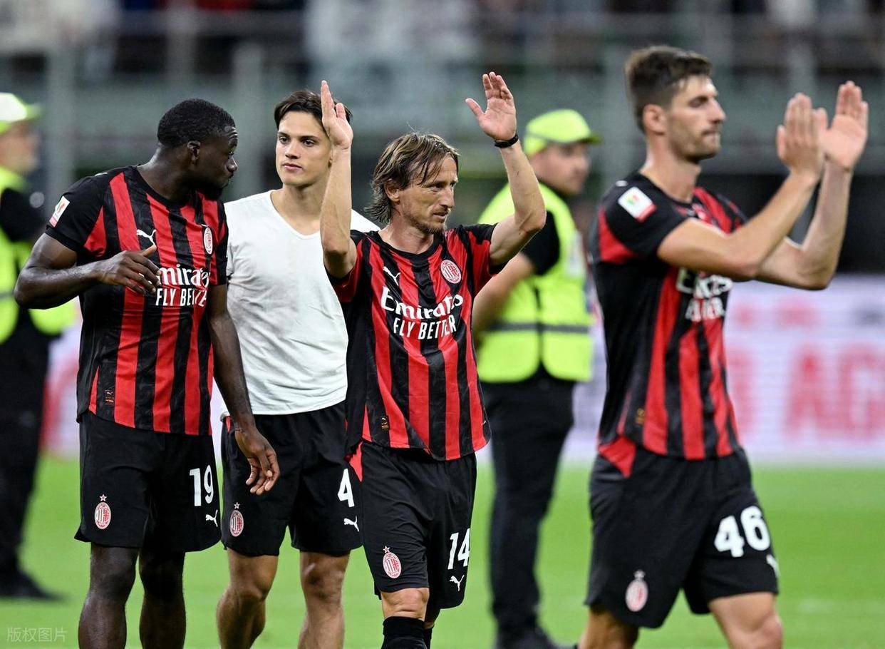 赛后体能课后,AC米兰临场应变备战欧超杯,引发热议,更衣室氛围转暖(目前ac米兰的主教练是谁) 赛后体能课后,AC米兰临场应变备战欧超杯,引发热议,更衣室氛围转暖(目前ac米兰的主教练是谁)