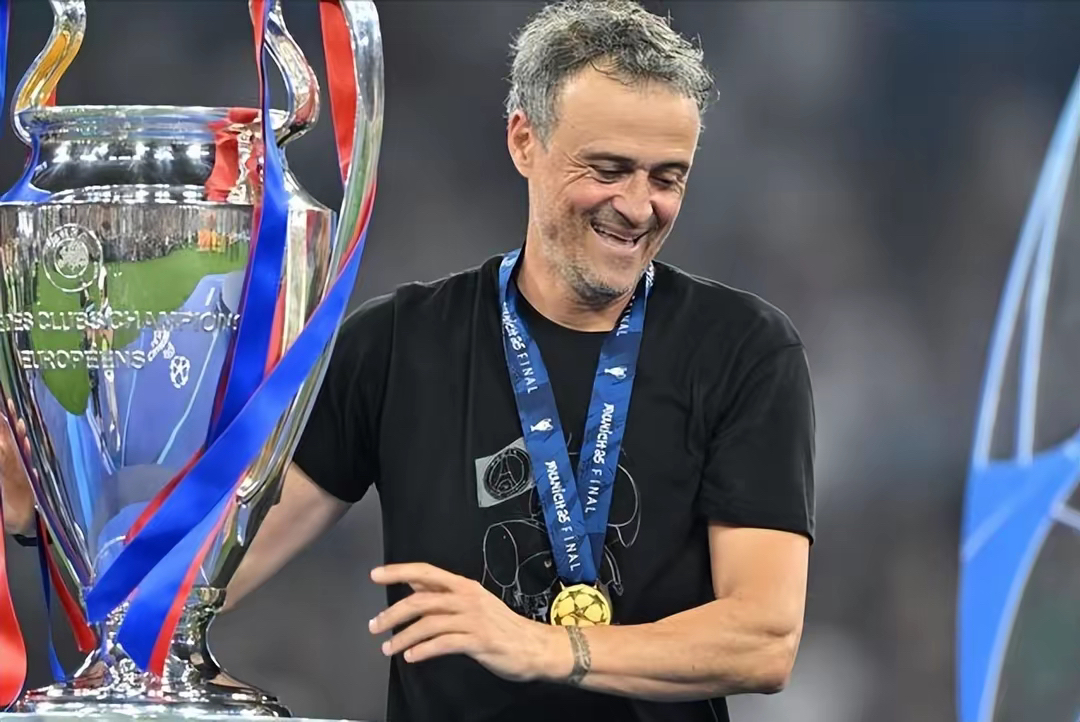 国际米兰训练开放日,赛前伤情更新引欢呼,法甲在即,心理建设被强调 国际米兰训练开放日,赛前伤情更新引欢呼,法甲在即,心理建设被强调