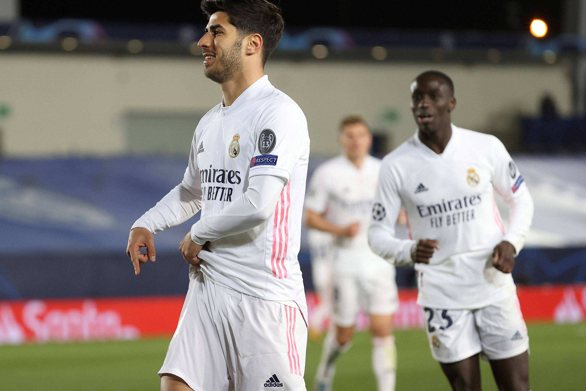 赛后突围战来临；尤文图斯围绕欧超杯豪取连胜；压力陡增；纪律约束更严格 