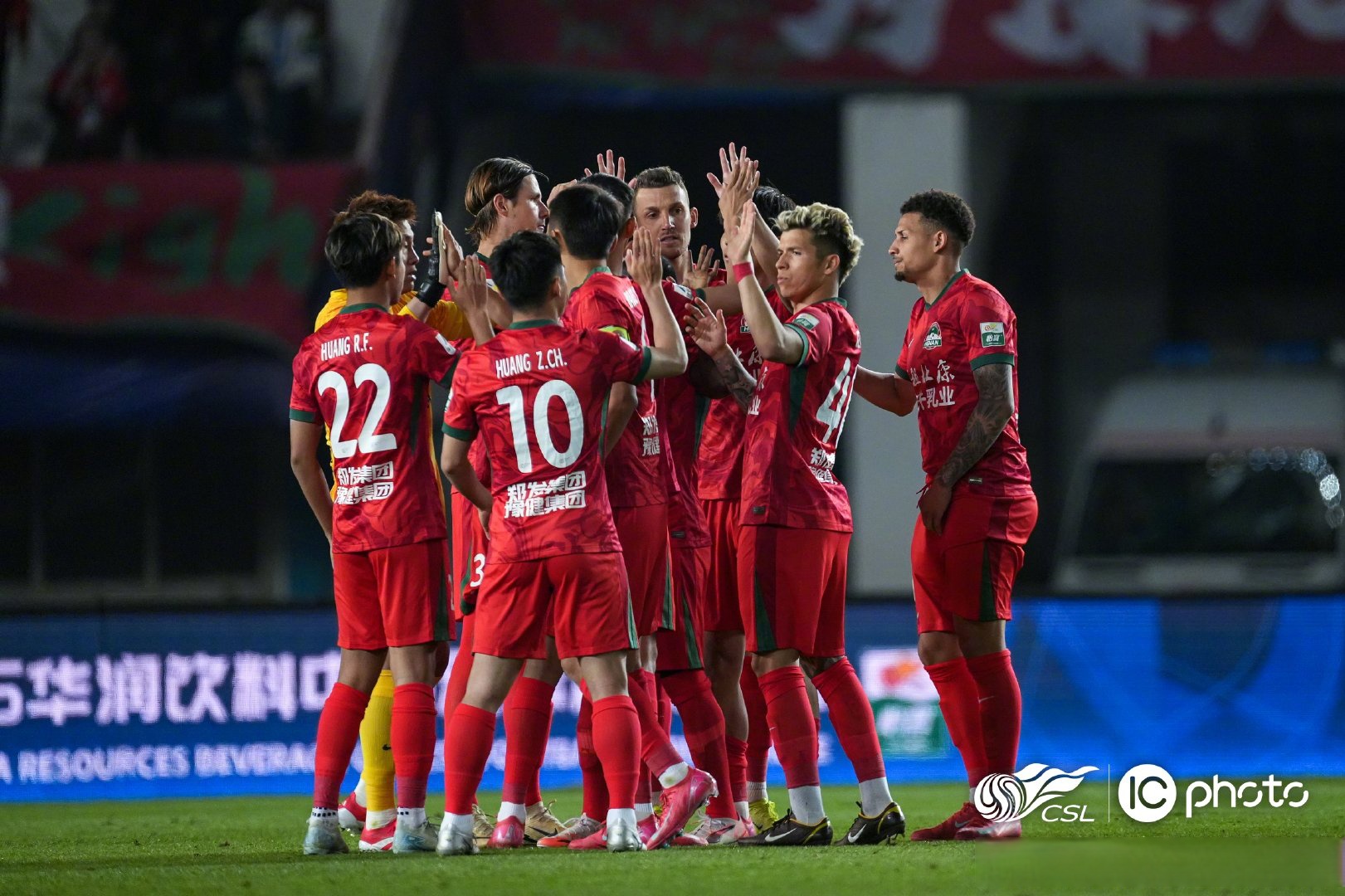 窗口期体能课后，广州队伤情更新备战意大利杯，质疑声仍在，阵容厚度经受考验的简单介绍