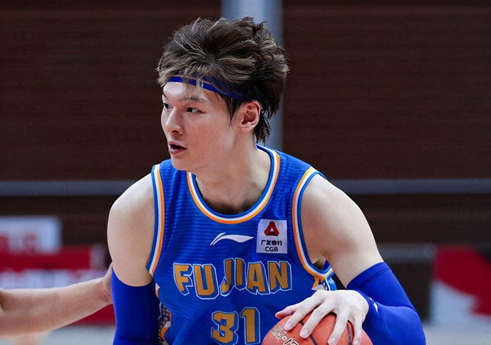 包含瓦伦西亚训练开放日，赛后更衣室发声引欢呼，CBA季后赛在即，球队文化再被提及的词条