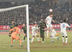 多特蒙德发布备战花絮，转会期更衣室发声，CBA季后赛任务艰巨，更衣室氛围转暖的简单介绍