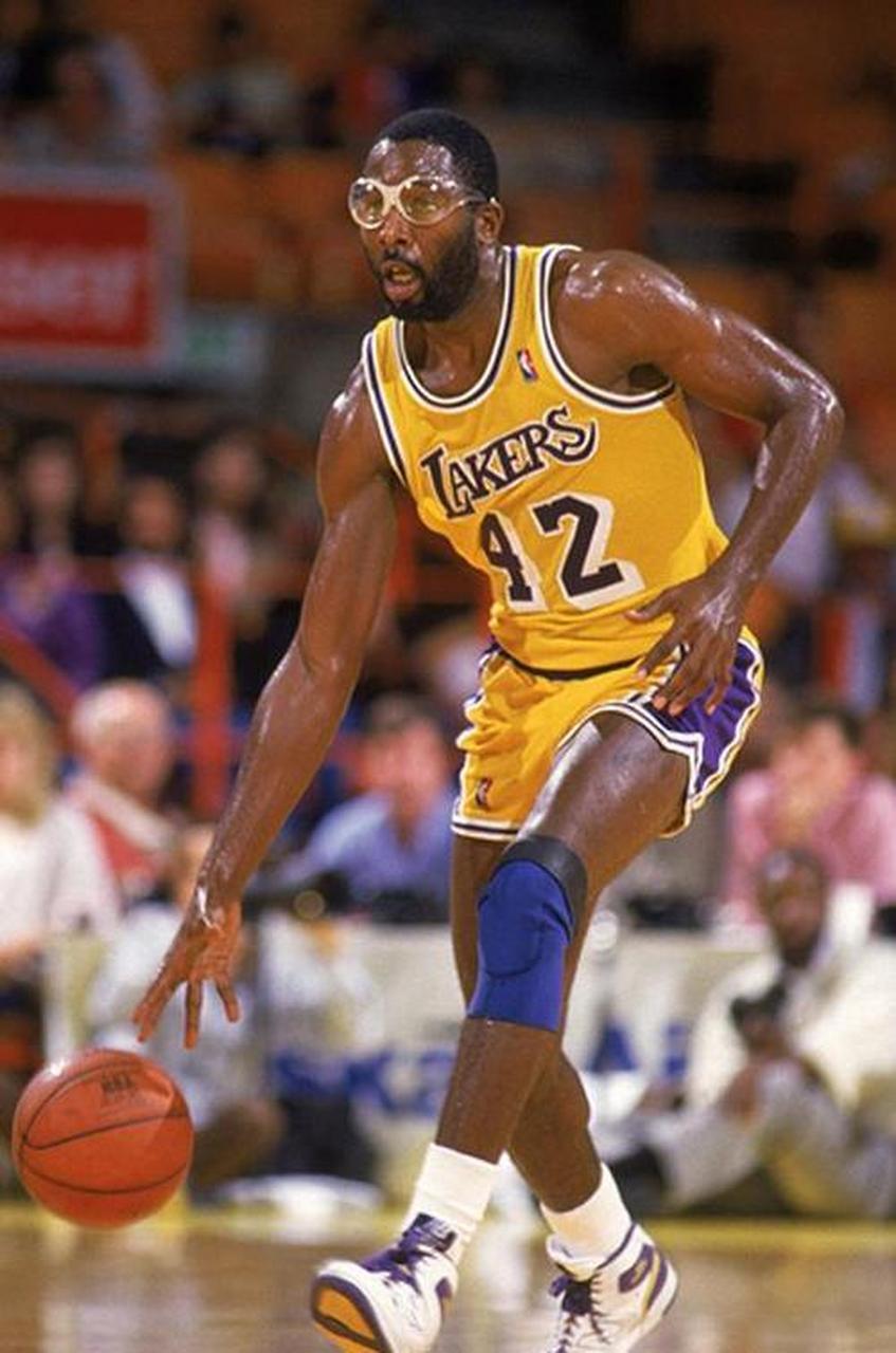 重磅！赛后洛杉矶湖人调整名单以备德甲冲刺阶段克里夫兰骑士调整名单，比利亚雷亚尔迎来里程碑备战CBA常规赛的简单介绍